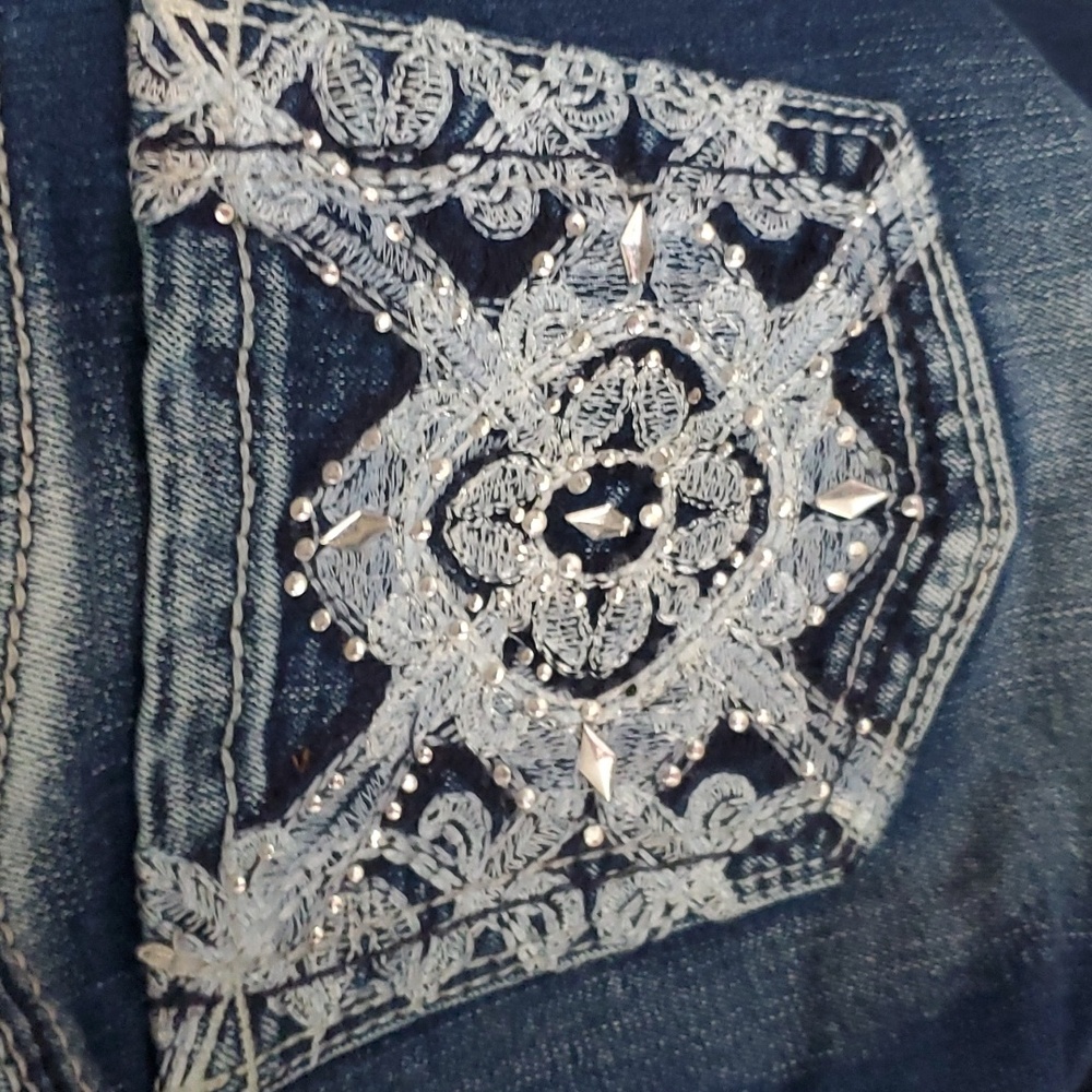Juniors Wallflower Jean Capris - Picture 3 of 6